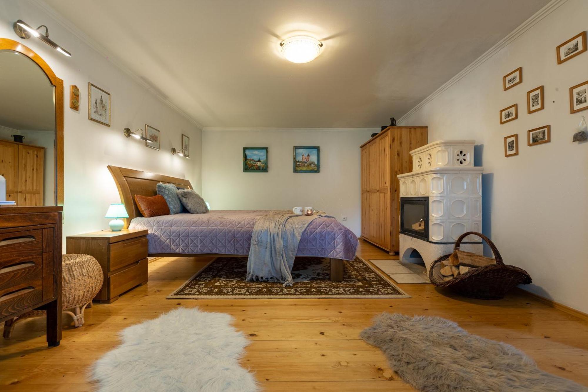 Villa Amalia, Centrum Banska Stiavnica, Parkovanie Pre 2 Auta, Velka Zahrada S Krbom, Cela Villa Amalia Pre 14 Osob Alebo Samostatne Nezavisle Prve Podlazie Villa Ama Pre 6 Osob Alebo Samostatne Nezavisle Podkrovie Villa Lia Pre 8 Osob,Pristup Cez Pi Exterior foto