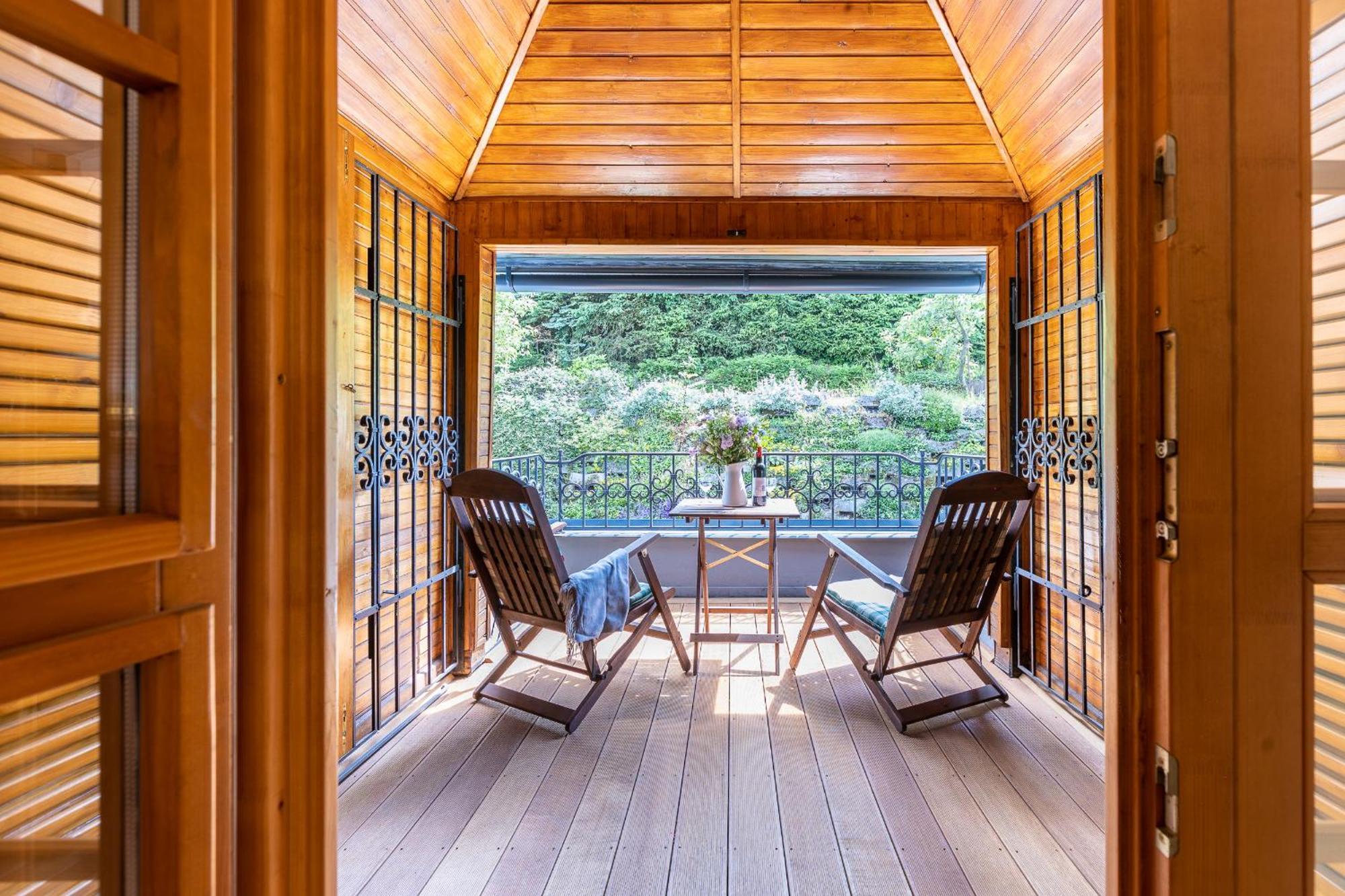 Villa Amalia, Centrum Banska Stiavnica, Parkovanie Pre 2 Auta, Velka Zahrada S Krbom, Cela Villa Amalia Pre 14 Osob Alebo Samostatne Nezavisle Prve Podlazie Villa Ama Pre 6 Osob Alebo Samostatne Nezavisle Podkrovie Villa Lia Pre 8 Osob,Pristup Cez Pi Exterior foto