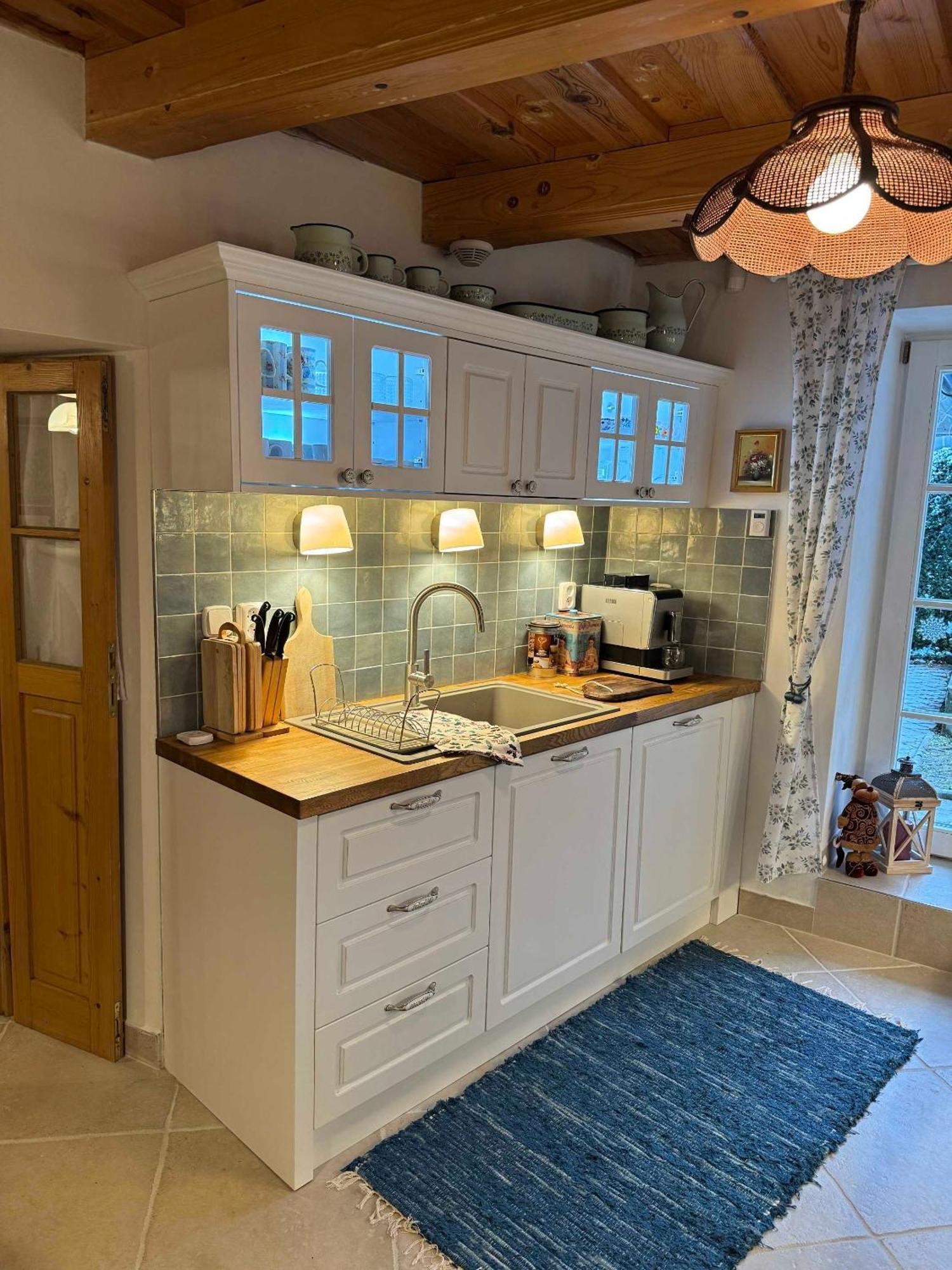 Villa Amalia, Centrum Banska Stiavnica, Parkovanie Pre 2 Auta, Velka Zahrada S Krbom, Cela Villa Amalia Pre 14 Osob Alebo Samostatne Nezavisle Prve Podlazie Villa Ama Pre 6 Osob Alebo Samostatne Nezavisle Podkrovie Villa Lia Pre 8 Osob,Pristup Cez Pi Exterior foto